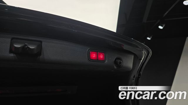 Mercedes-Benz E-Class 2018 — photo 33
