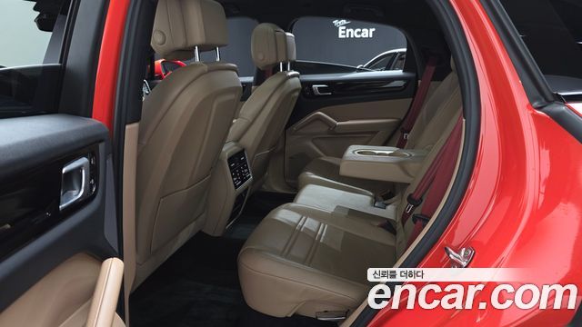 Porsche Cayenne 2020 — photo 11