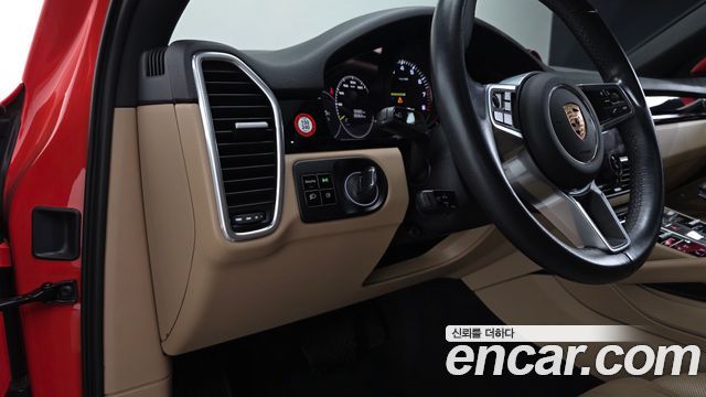 Porsche Cayenne 2020 — photo 13