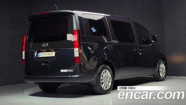 Hyundai Staria 2024 — photo 2