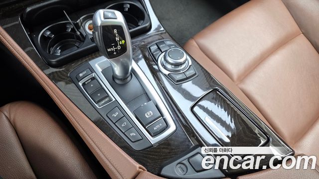 BMW 5-Series 2013 — photo 9