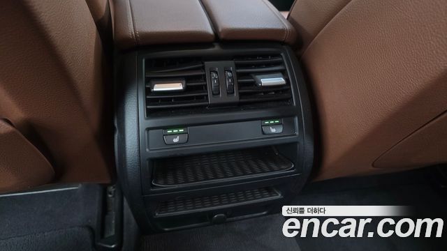BMW 5-Series 2013 — photo 18