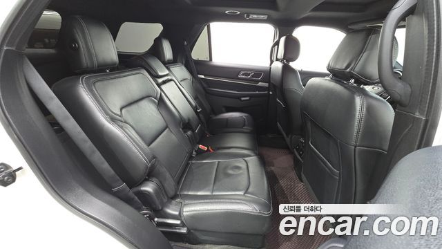 Ford Explorer 2017 — photo 18