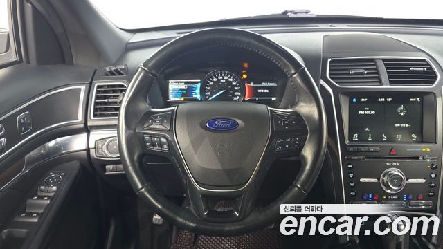 Ford Explorer 2017 — photo 19
