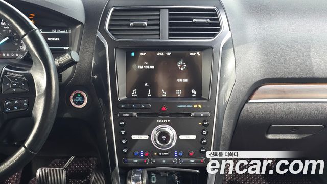 Ford Explorer 2017 — photo 20