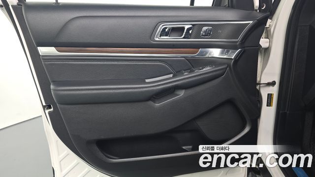 Ford Explorer 2017 — photo 14