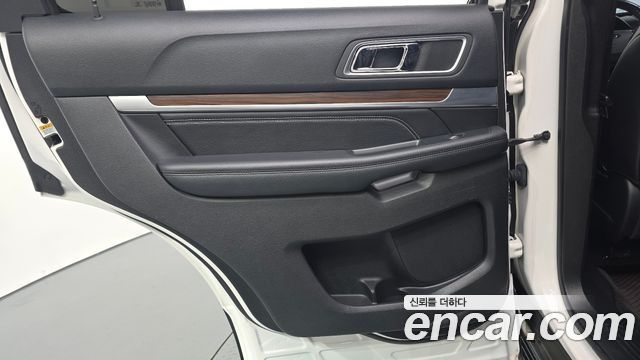 Ford Explorer 2017 — photo 15