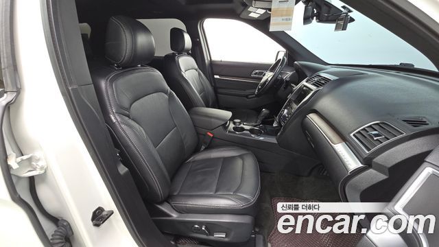 Ford Explorer 2017 — photo 16