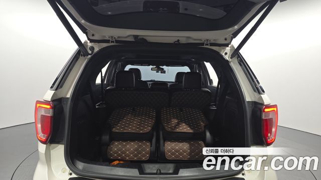 Ford Explorer 2017 — photo 30