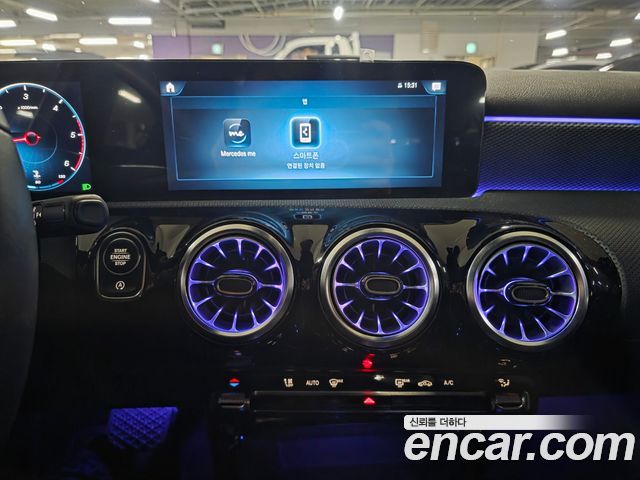 Mercedes-Benz A-Class 2022 — photo 13