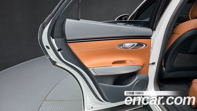 Genesis GV70 2022 — photo 15