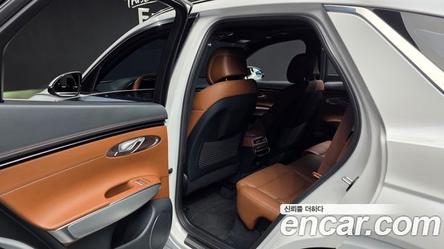 Genesis GV70 2022 — photo 16