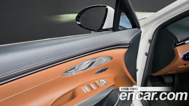 Genesis GV70 2022 — photo 27