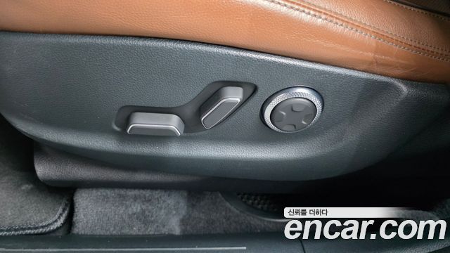 Genesis GV70 2022 — photo 31