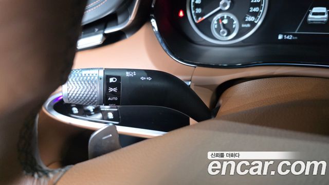 Genesis GV70 2022 — photo 35