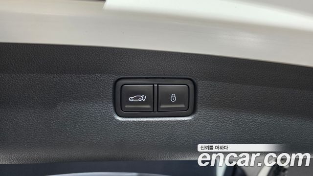 Genesis GV70 2022 — photo 36