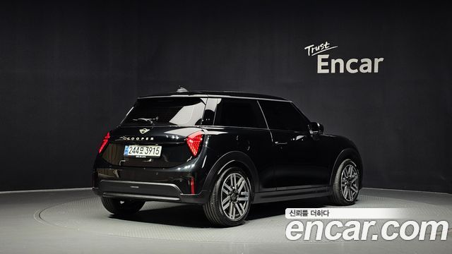 Mini Cooper 2025 — photo 2