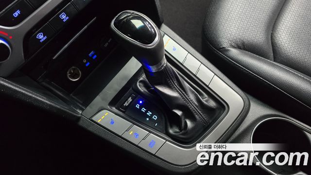 Hyundai AVANTE 2016 — photo 9