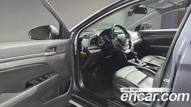 Hyundai AVANTE 2016 — photo 10