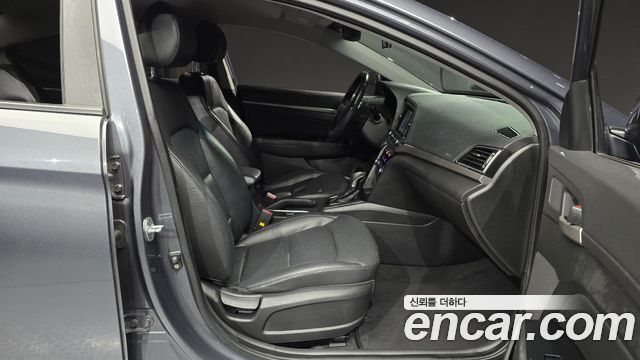 Hyundai AVANTE 2016 — photo 11