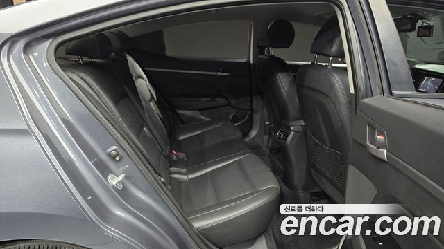 Hyundai AVANTE 2016 — photo 12