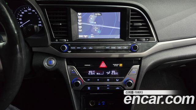 Hyundai AVANTE 2016 — photo 14