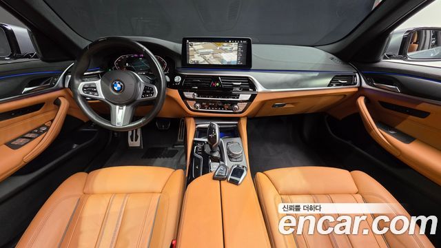 BMW 5-Series 2023 — photo 10