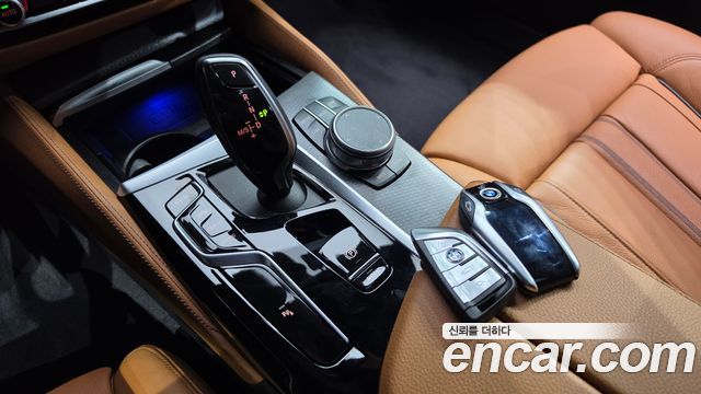BMW 5-Series 2023 — photo 12