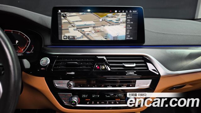 BMW 5-Series 2023 — photo 18
