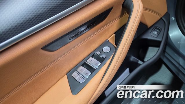 BMW 5-Series 2023 — photo 26