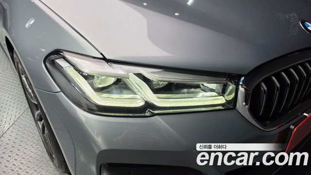 BMW 5-Series 2023 — photo 8
