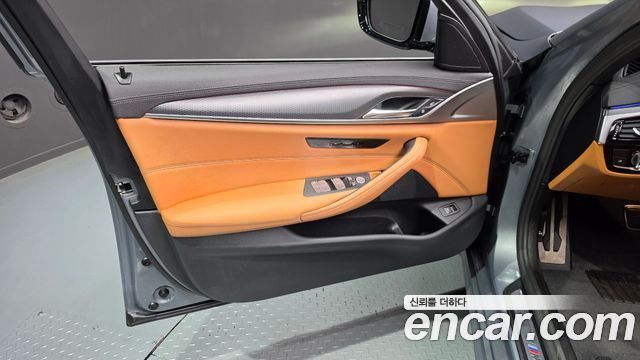 BMW 5-Series 2023 — photo 14