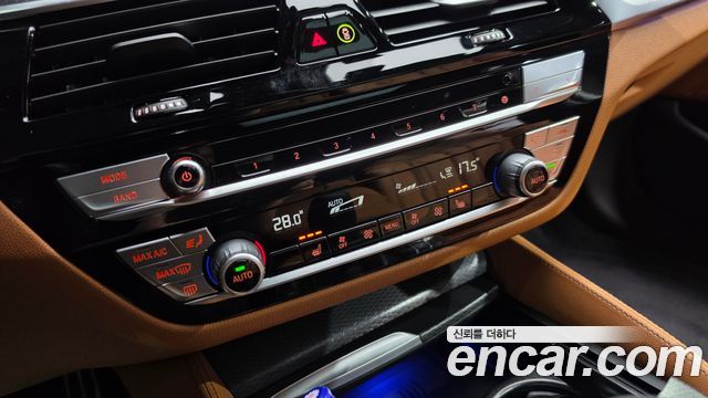BMW 5-Series 2023 — photo 30