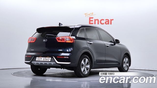Kia Niro 2018 — photo 2