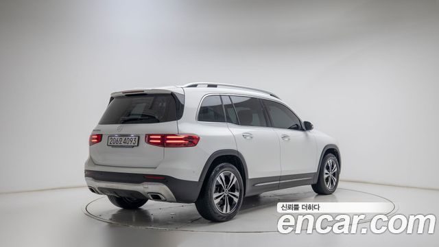 Mercedes-Benz GLB-Class 2025 — photo 2