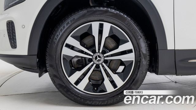 Mercedes-Benz GLB-Class 2025 — photo 5