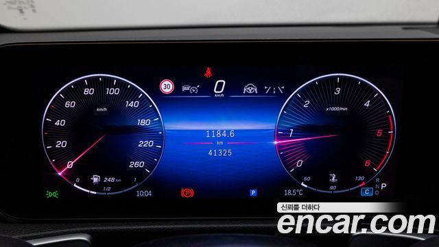 Mercedes-Benz GLB-Class 2025 — photo 8