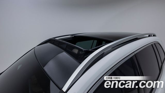 Mercedes-Benz GLB-Class 2025 — photo 12