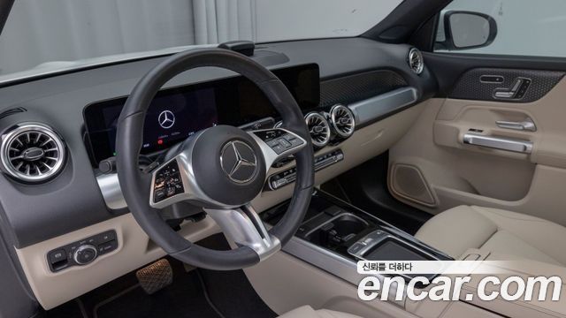 Mercedes-Benz GLB-Class 2025 — photo 13