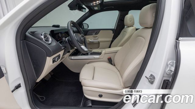 Mercedes-Benz GLB-Class 2025 — photo 14