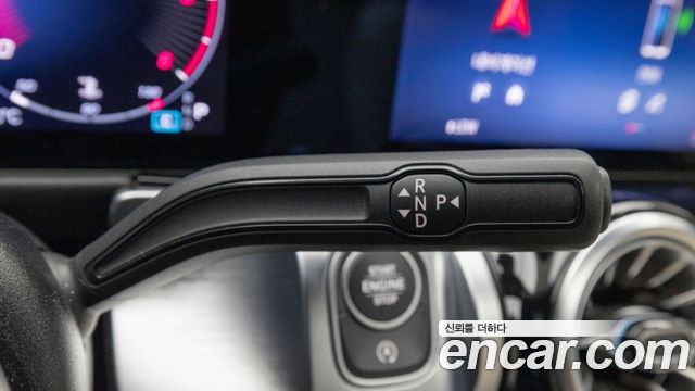 Mercedes-Benz GLB-Class 2025 — photo 19