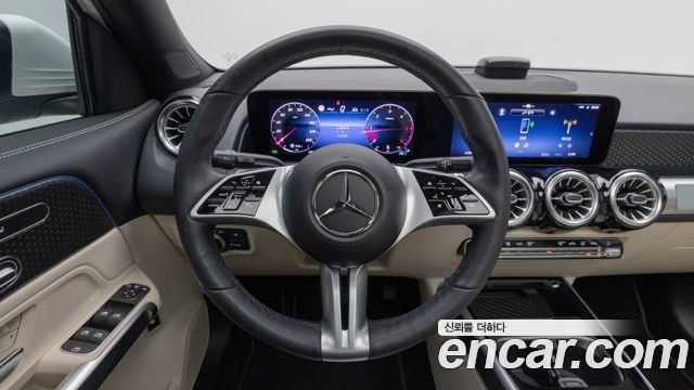 Mercedes-Benz GLB-Class 2025 — photo 20