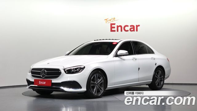Mercedes-Benz E-Class 2023 — photo 1