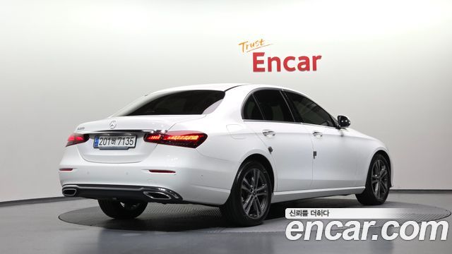 Mercedes-Benz E-Class 2023 — photo 2