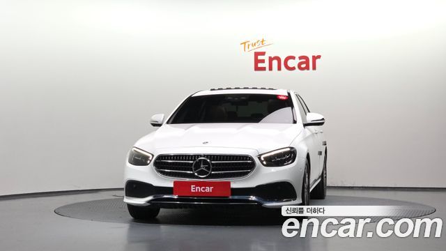 Mercedes-Benz E-Class 2023 — photo 3