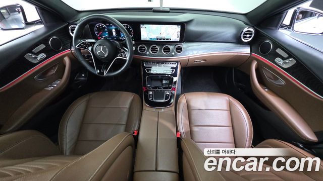 Mercedes-Benz E-Class 2023 — photo 10