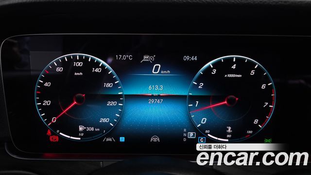 Mercedes-Benz E-Class 2023 — photo 11