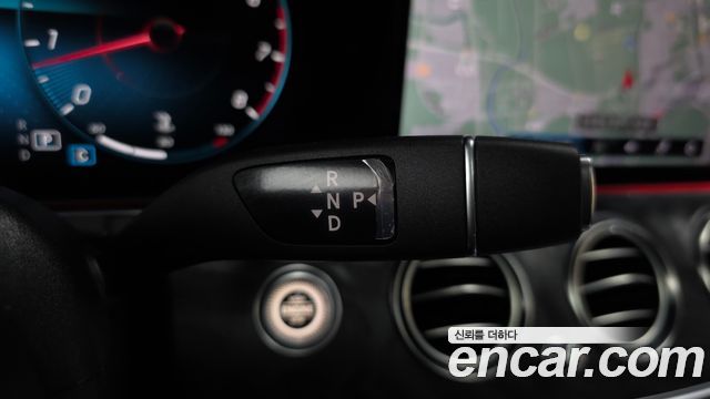 Mercedes-Benz E-Class 2023 — photo 12