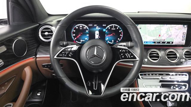 Mercedes-Benz E-Class 2023 — photo 19