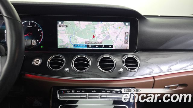 Mercedes-Benz E-Class 2023 — photo 20